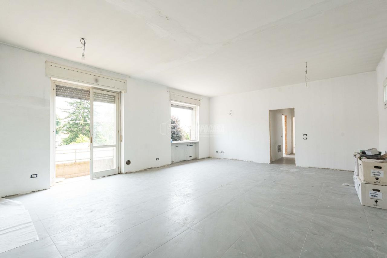 appartamento in vendita a Carugo