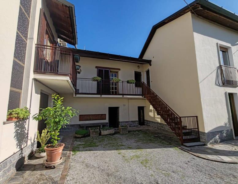 appartamento in vendita a Carugo