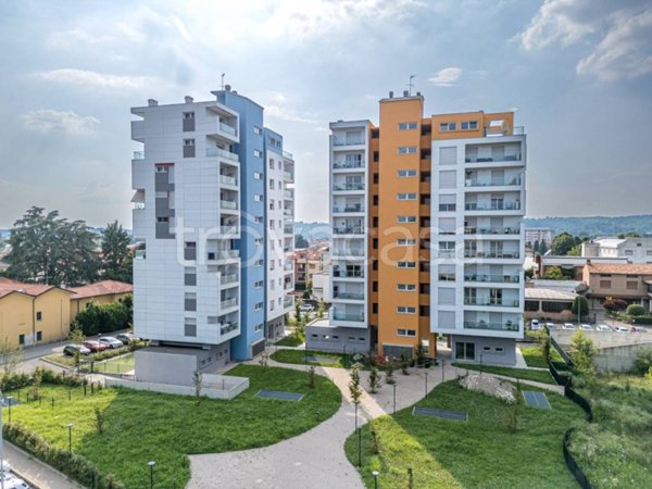 appartamento in vendita a Carugo