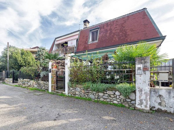 casa indipendente in vendita a Carugo