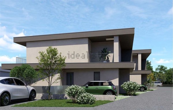 casa indipendente in vendita a Carugo