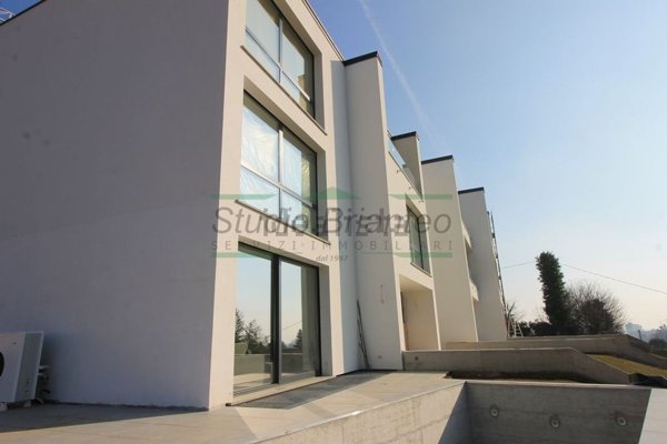 casa indipendente in vendita a Carugo