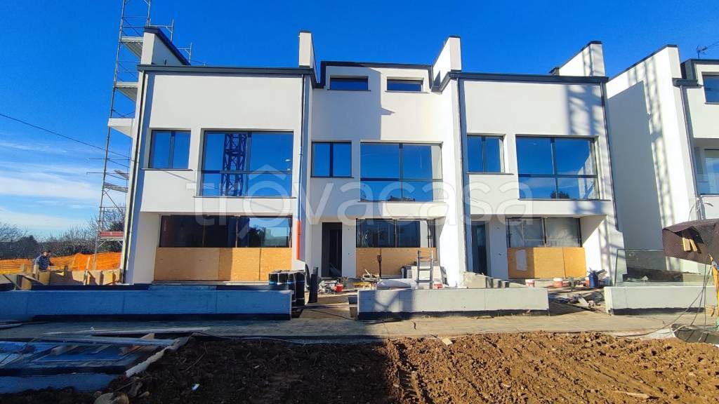 appartamento in vendita a Carugo