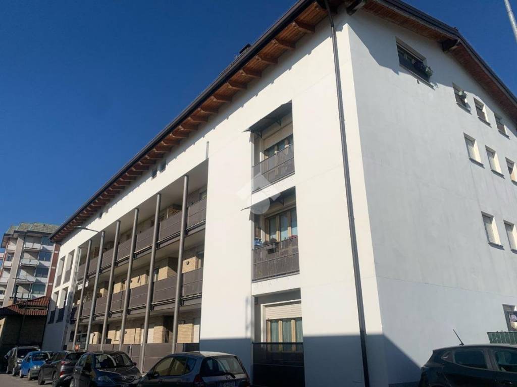 appartamento in vendita a Carugo