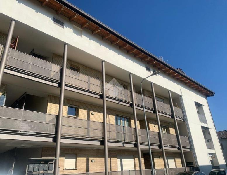 appartamento in vendita a Carugo