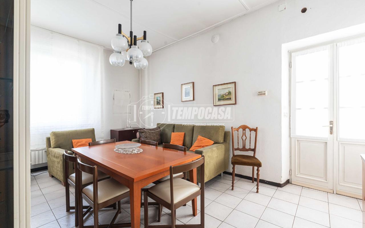 casa indipendente in vendita a Carugo
