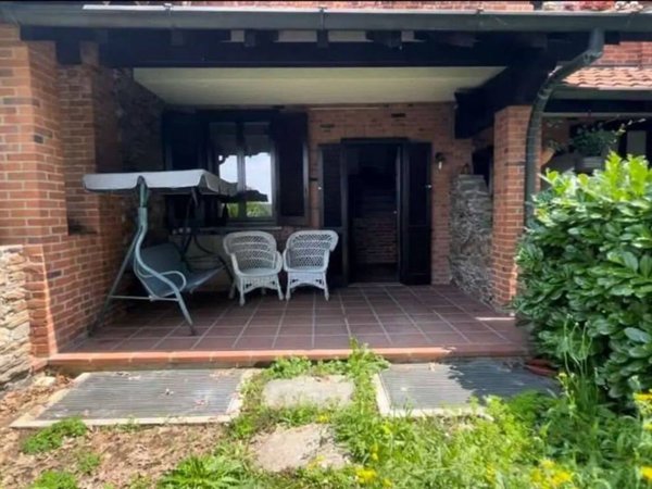 casa indipendente in vendita a Carugo