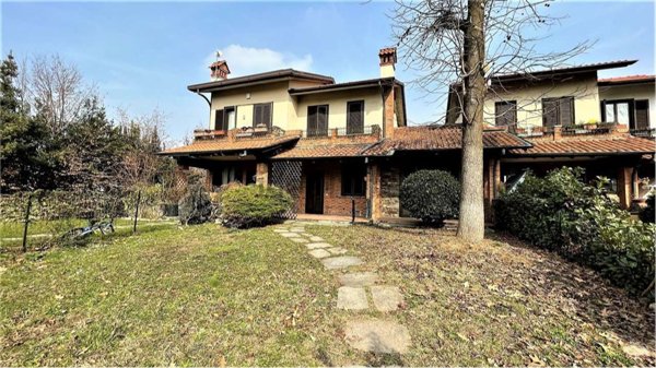 appartamento in vendita a Carugo