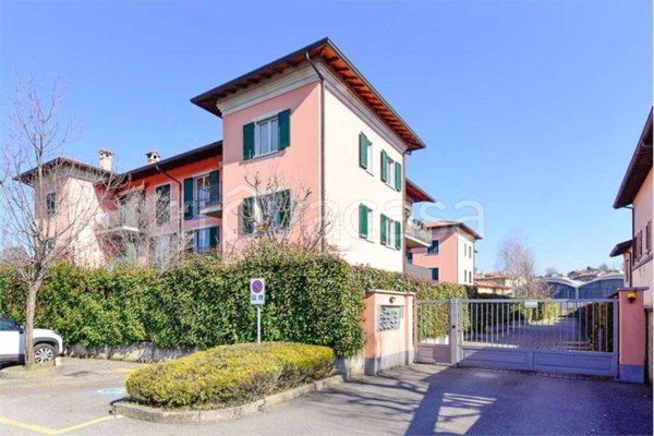 appartamento in vendita a Carugo