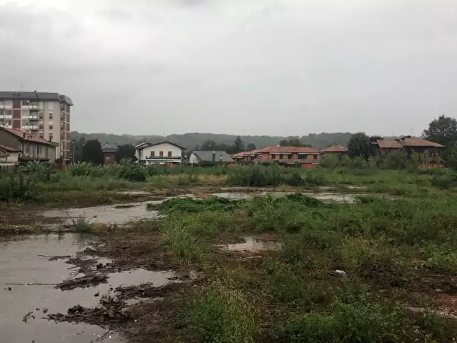 terreno edificabile in vendita a Carugo