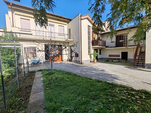 casa semindipendente in vendita a Carugo