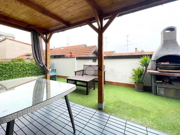 appartamento in vendita a Carugo