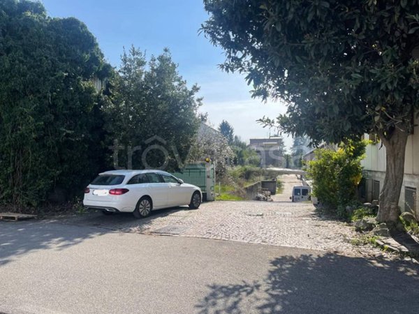 appartamento in vendita a Carugo