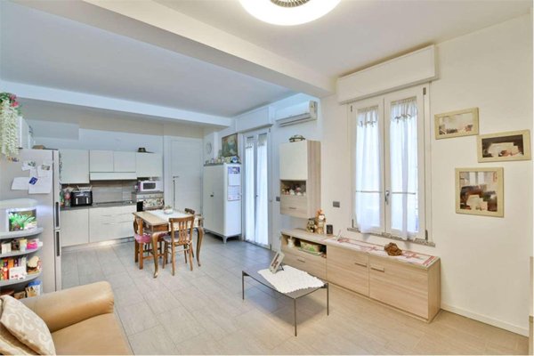 casa indipendente in vendita a Carugo
