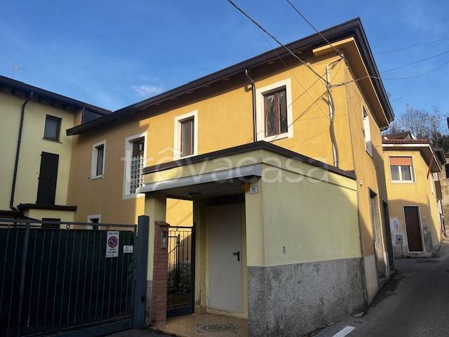 appartamento in vendita a Carugo