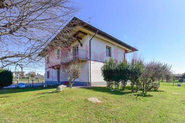 appartamento in vendita a Carugo