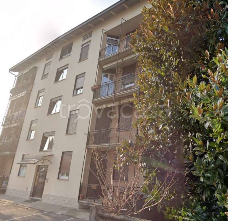 appartamento in vendita a Carugo