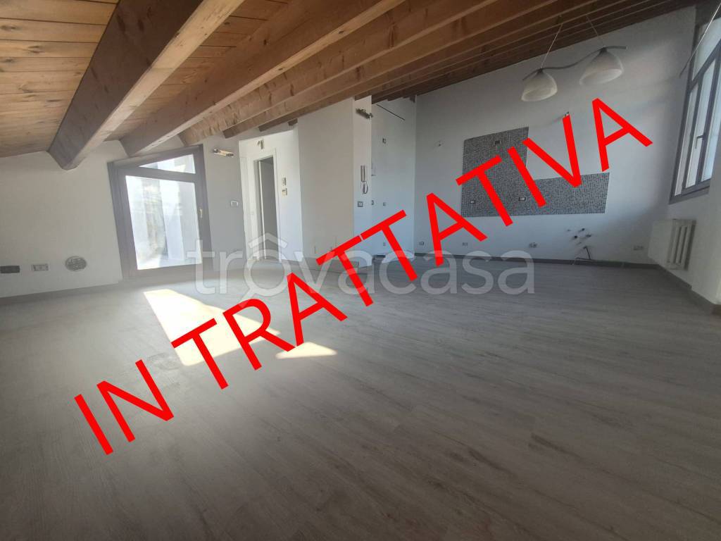 appartamento in vendita a Carugo