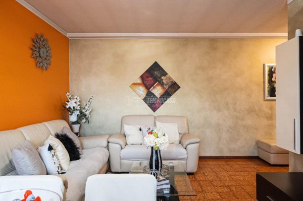 appartamento in vendita a Carugo