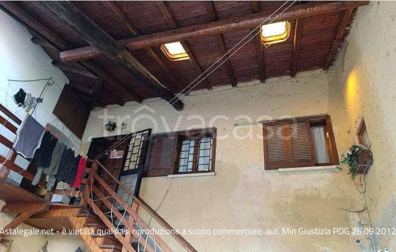 appartamento in vendita a Carugo