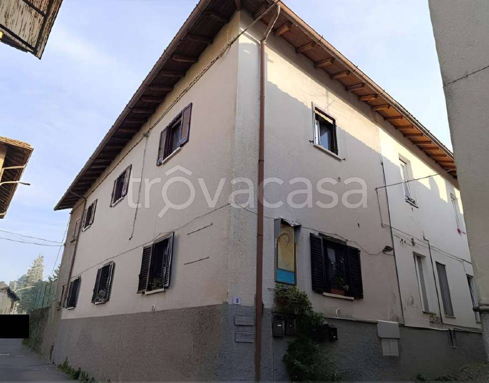 appartamento in vendita a Carugo