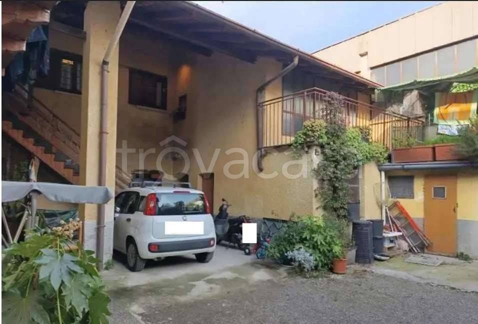 appartamento in vendita a Carugo