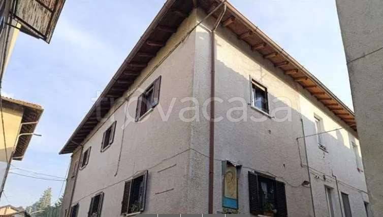 appartamento in vendita a Carugo