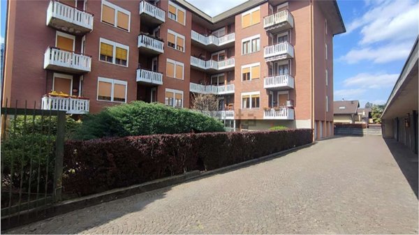 appartamento in vendita a Carugo