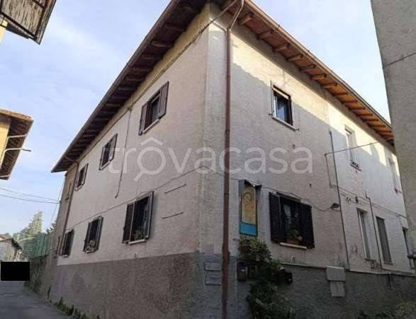appartamento in vendita a Carugo