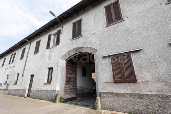 appartamento in vendita a Carugo