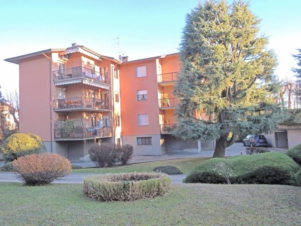 appartamento in vendita a Carugo