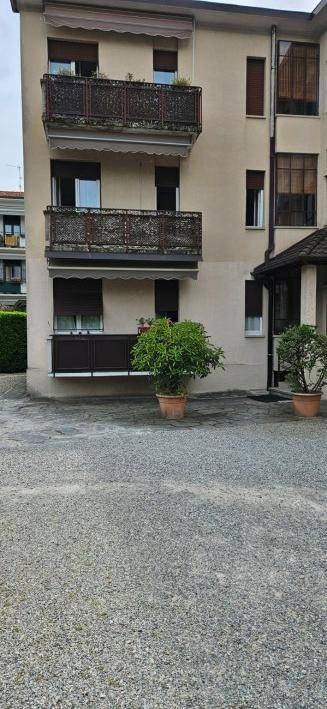 appartamento in vendita a Carugo