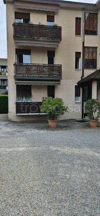 appartamento in vendita a Carugo
