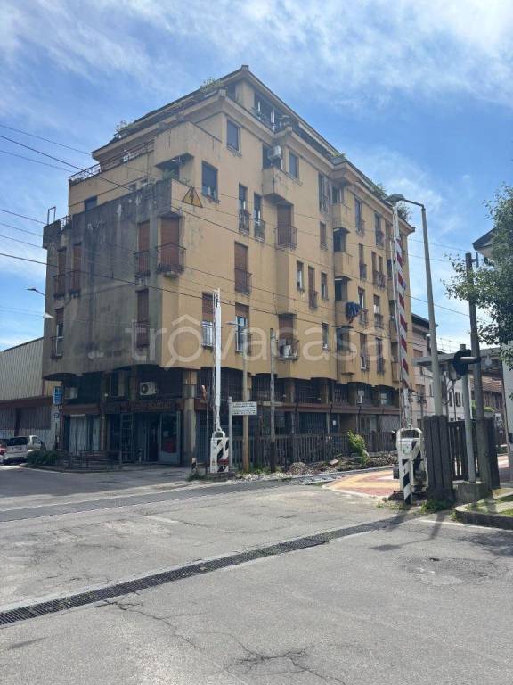 appartamento in vendita a Carugo