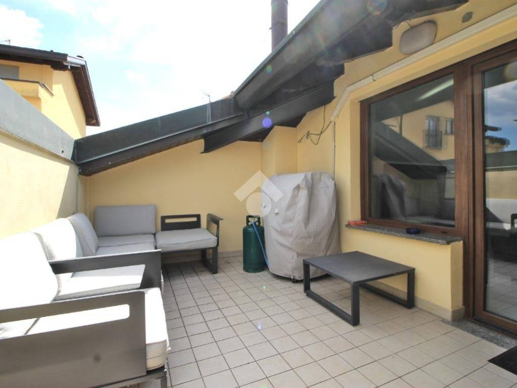 appartamento in vendita a Carugo
