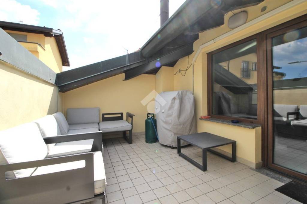 appartamento in vendita a Carugo