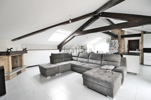 appartamento in vendita a Carugo