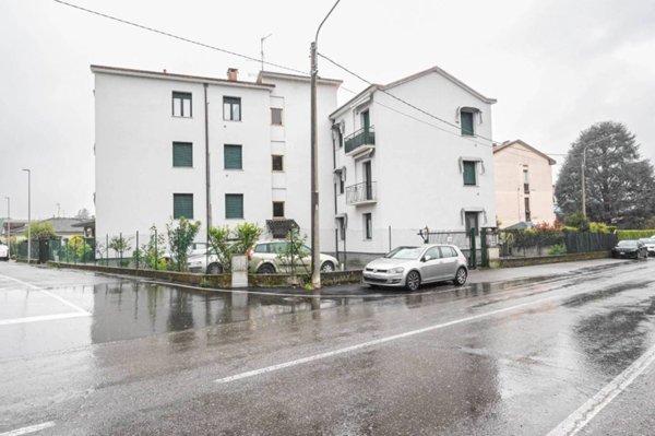 appartamento in vendita a Carugo