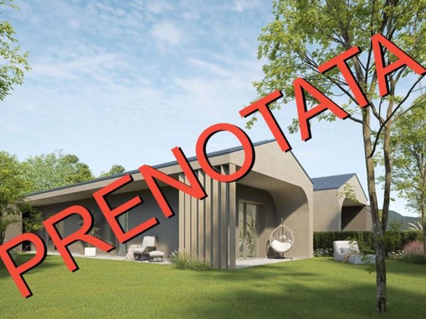 casa indipendente in vendita a Carugo