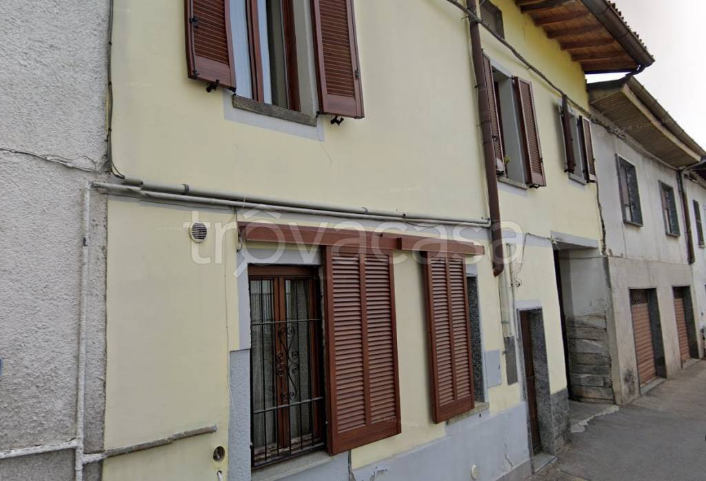 appartamento in vendita a Carugo