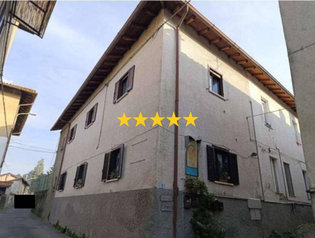 appartamento in vendita a Carugo