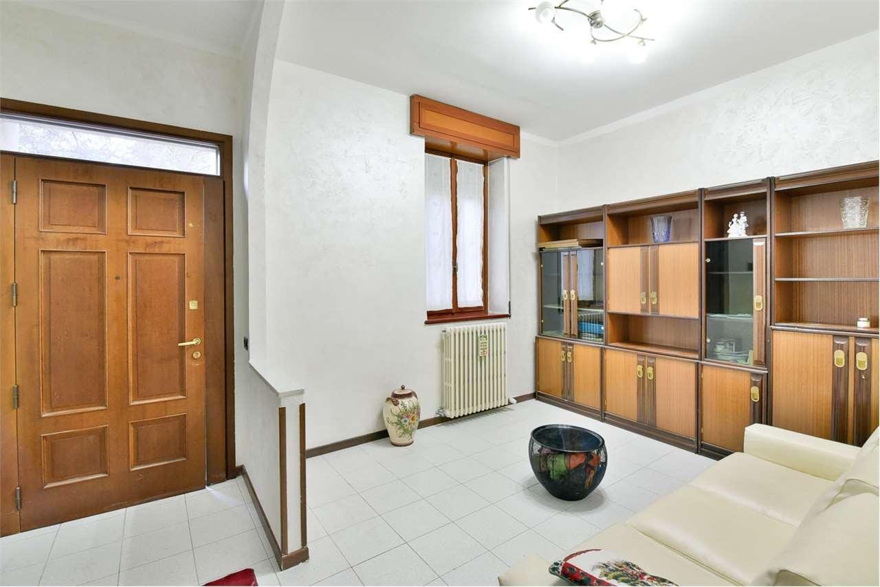 appartamento in vendita a Carugo