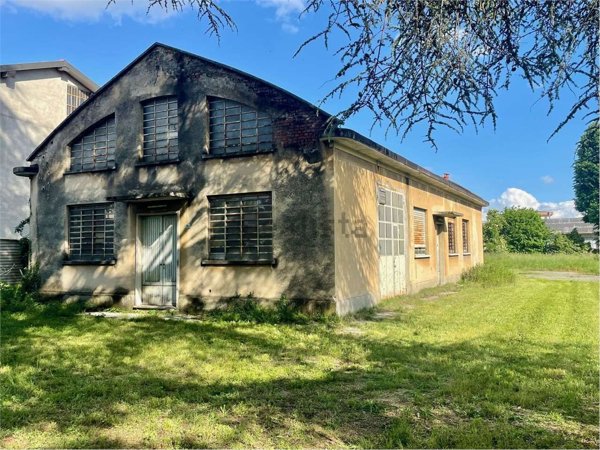casa indipendente in vendita a Carugo