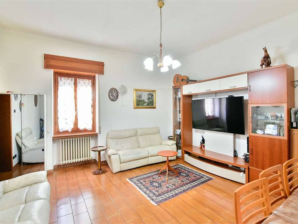 appartamento in vendita a Carugo
