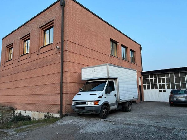 casa indipendente in vendita a Carugo