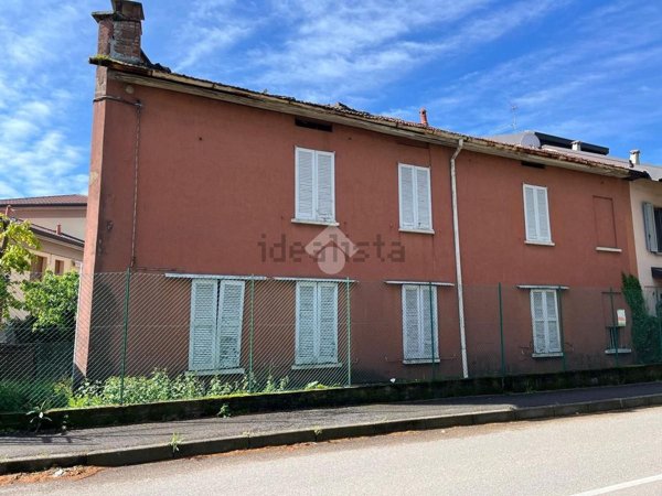 casa indipendente in vendita a Carugo