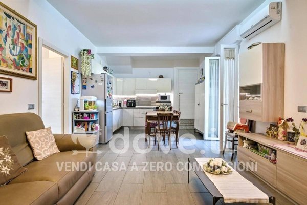 casa indipendente in vendita a Carugo