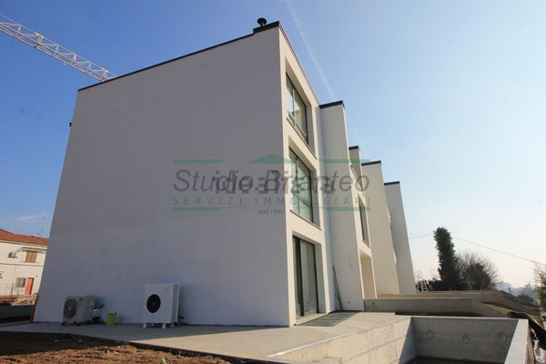 appartamento in vendita a Carugo