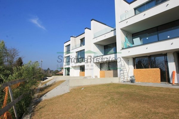 appartamento in vendita a Carugo