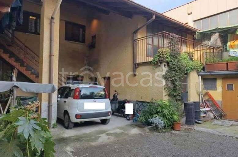appartamento in vendita a Carugo